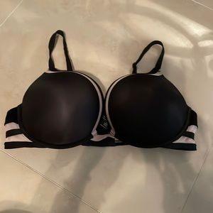 Victoria’s Secret Bombshell Plunge 36C